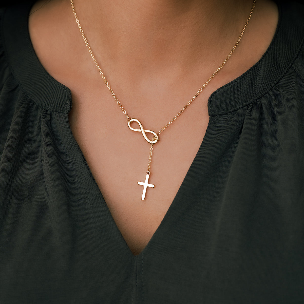 Yuna – Cross pendant necklace