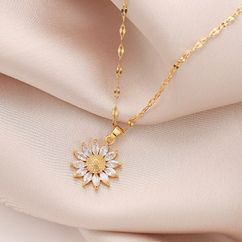 Jennie – Sunflower pendant necklace