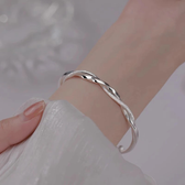 Adjustable Women's Bracelet with Twisted Style