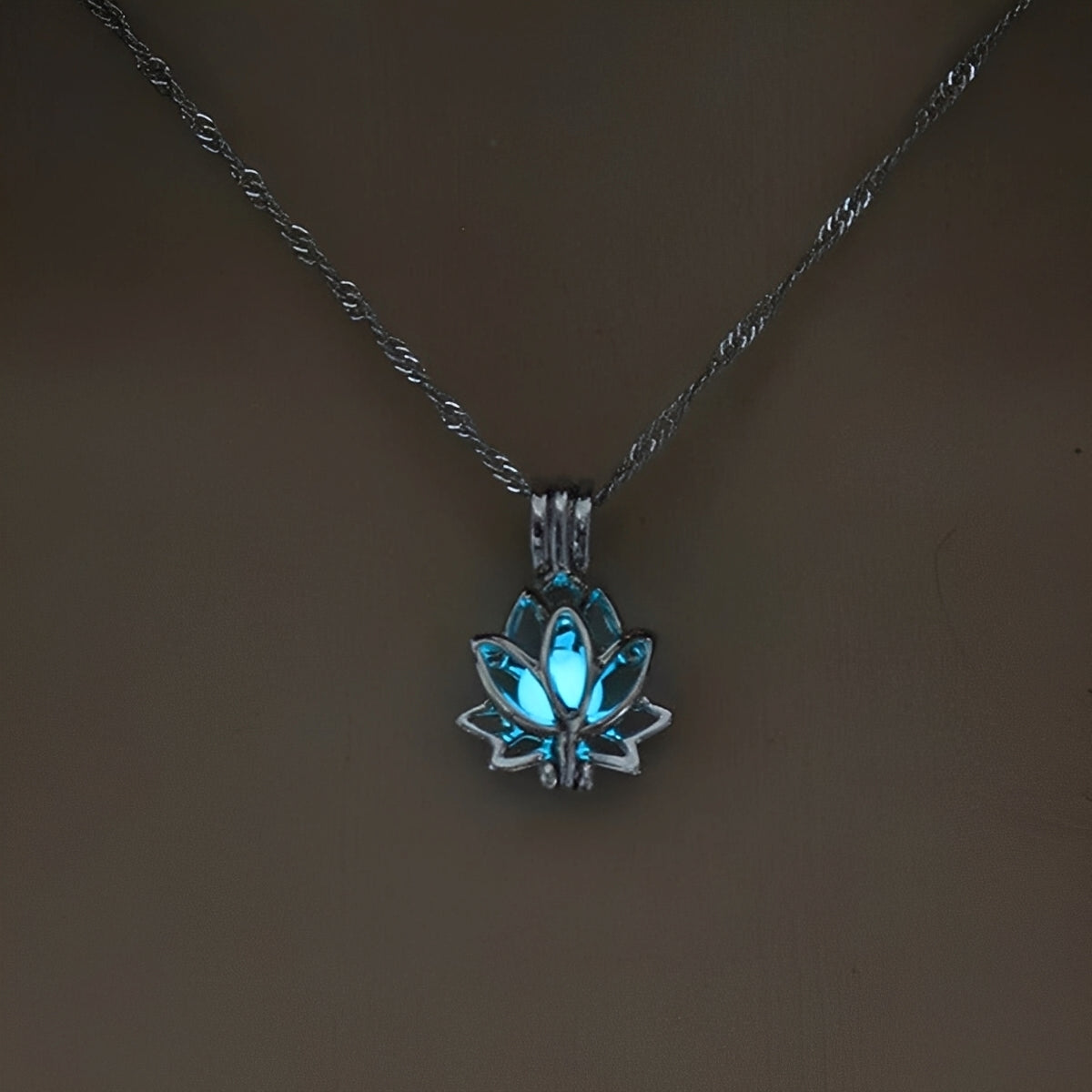 Mathina – Lotus flower pendant