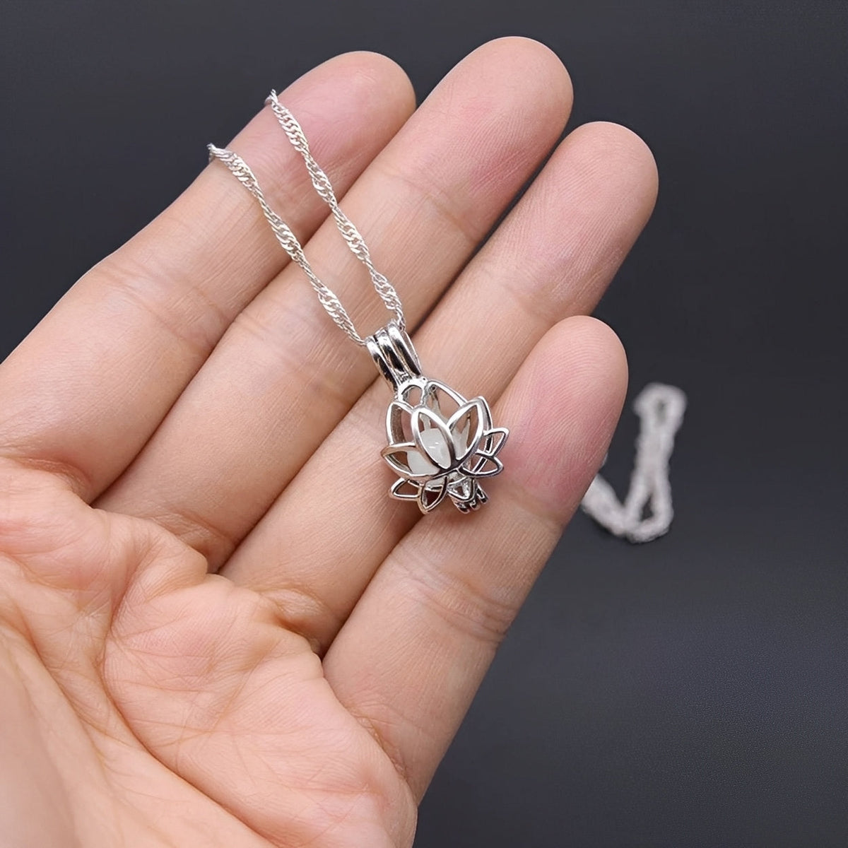 Mathina – Lotus flower pendant