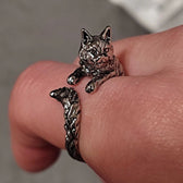 Adjustable Women's Ring with Embracing Cat Design