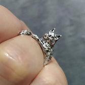 Adjustable Women's Ring with Embracing Cat Design