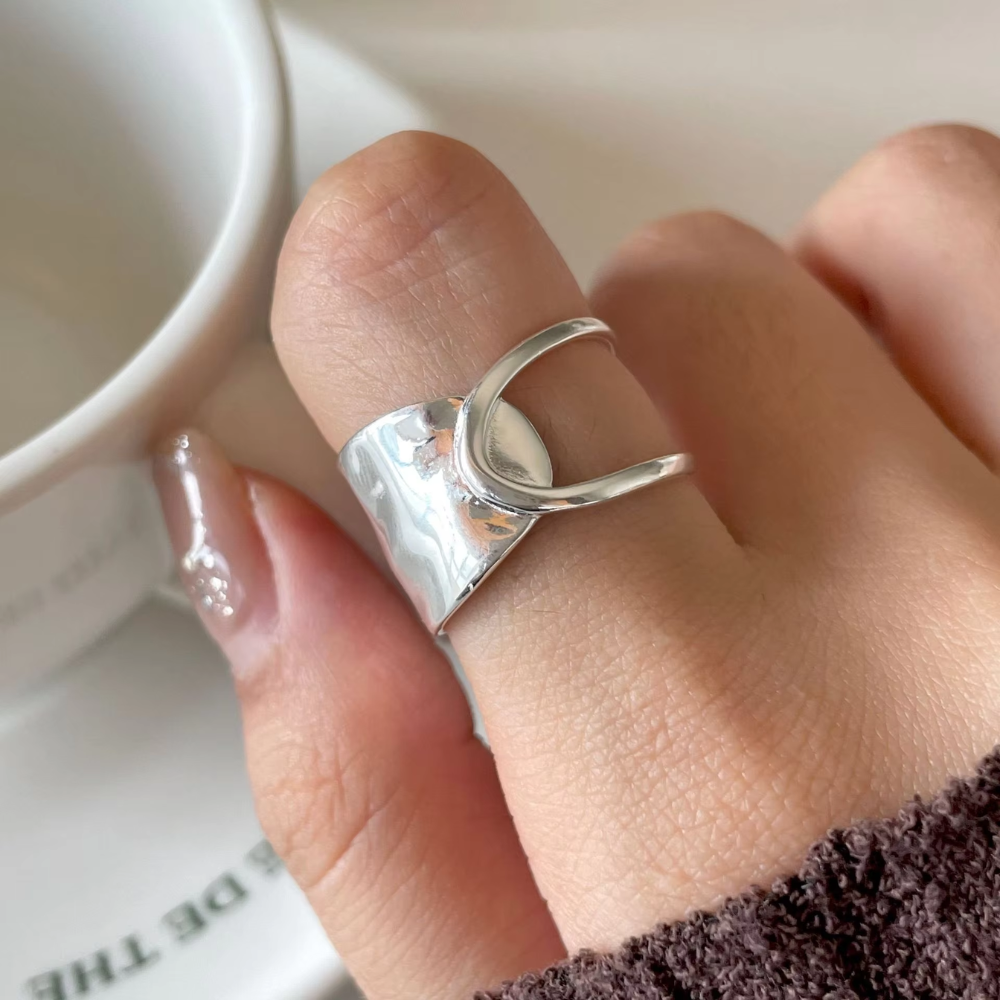 Women Adjustable Chunky Ring with Hammered Design