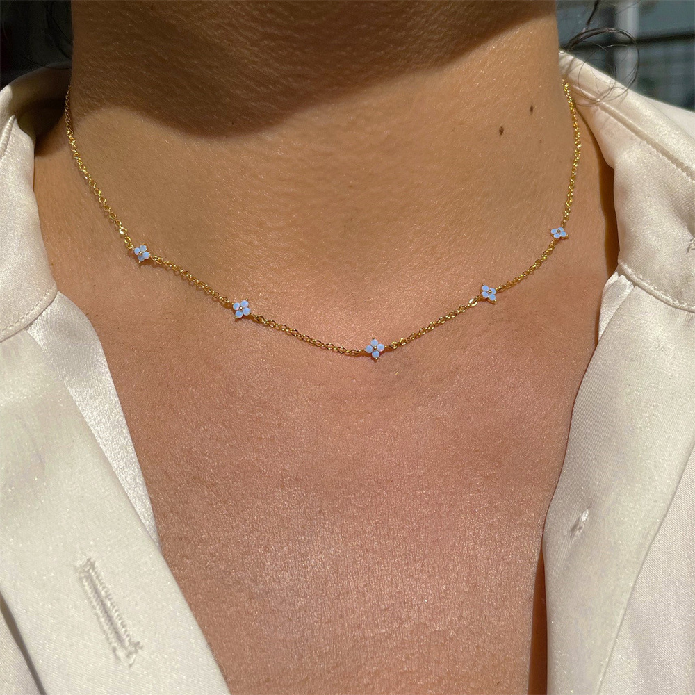 Clover flower necklace