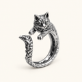 Adjustable Women's Ring with Embracing Cat Design