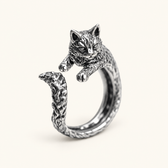 Adjustable Women's Ring with Embracing Cat Design
