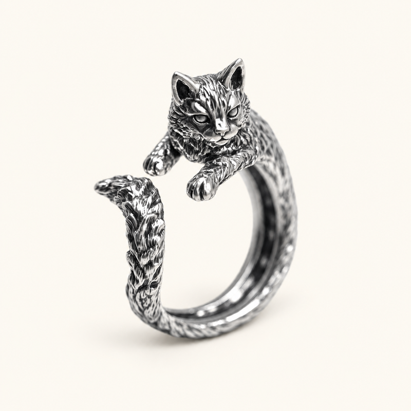 Adjustable Women's Ring with Embracing Cat Design
