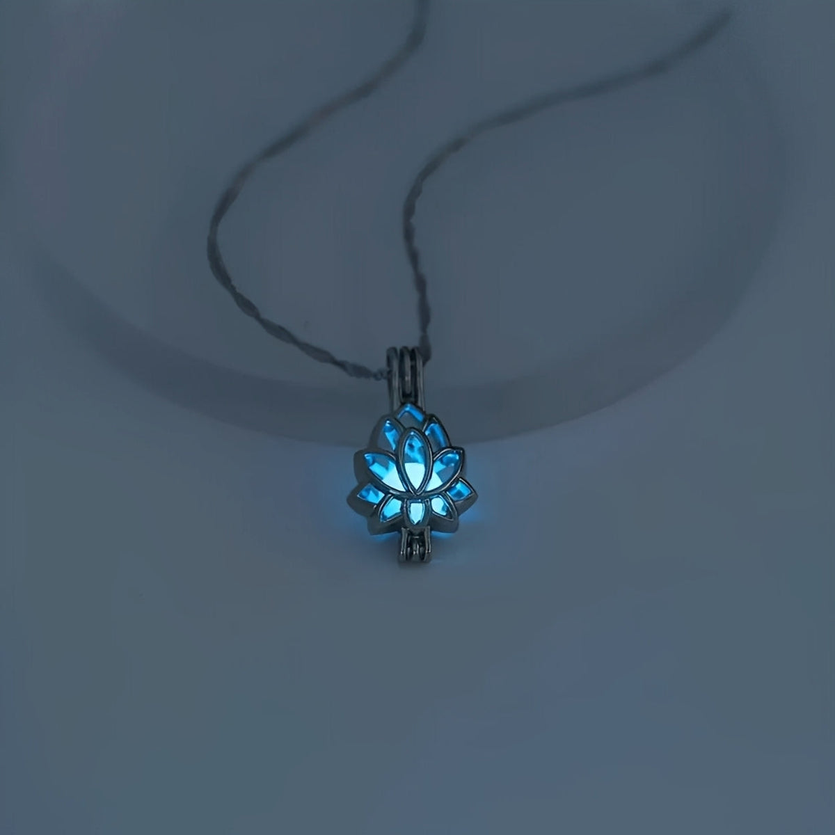 Mathina – Lotus flower pendant