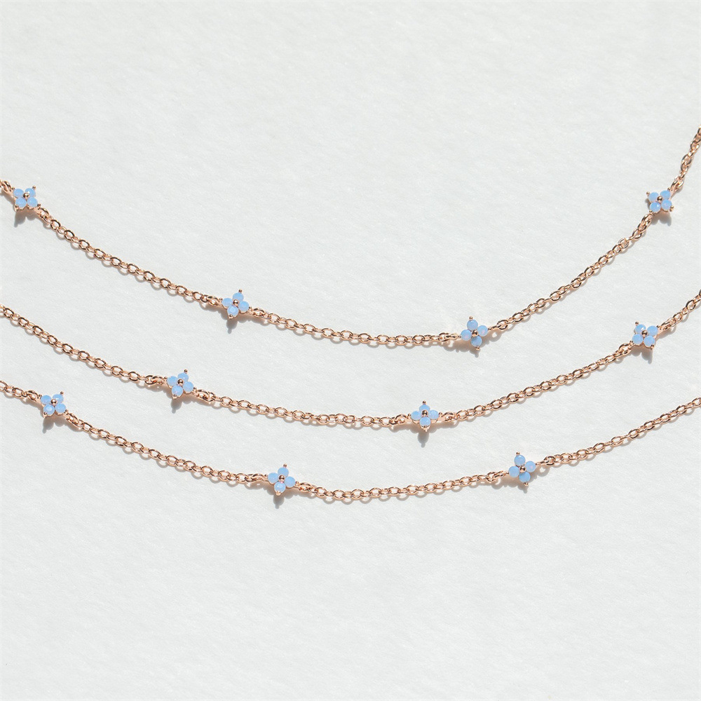 Clover flower necklace