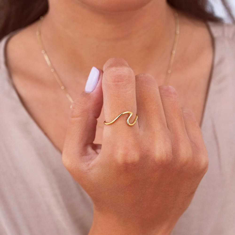 Wave-shaped ring