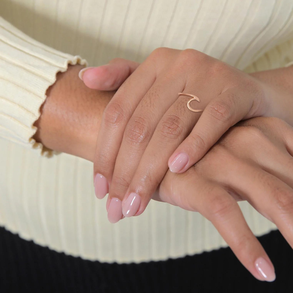 Wave-shaped ring