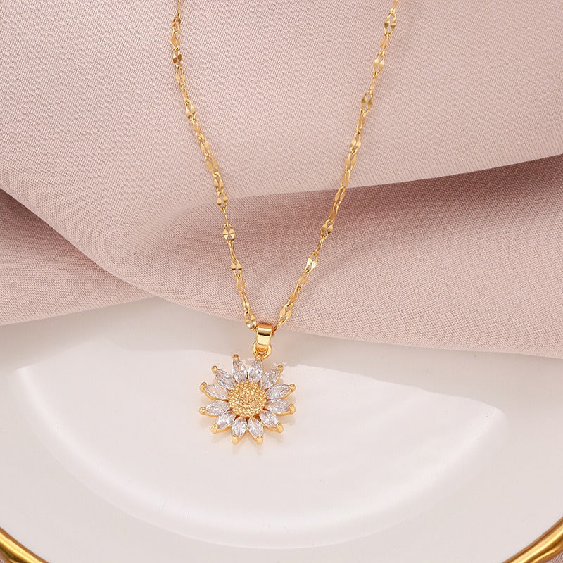 Jennie – Sunflower pendant necklace