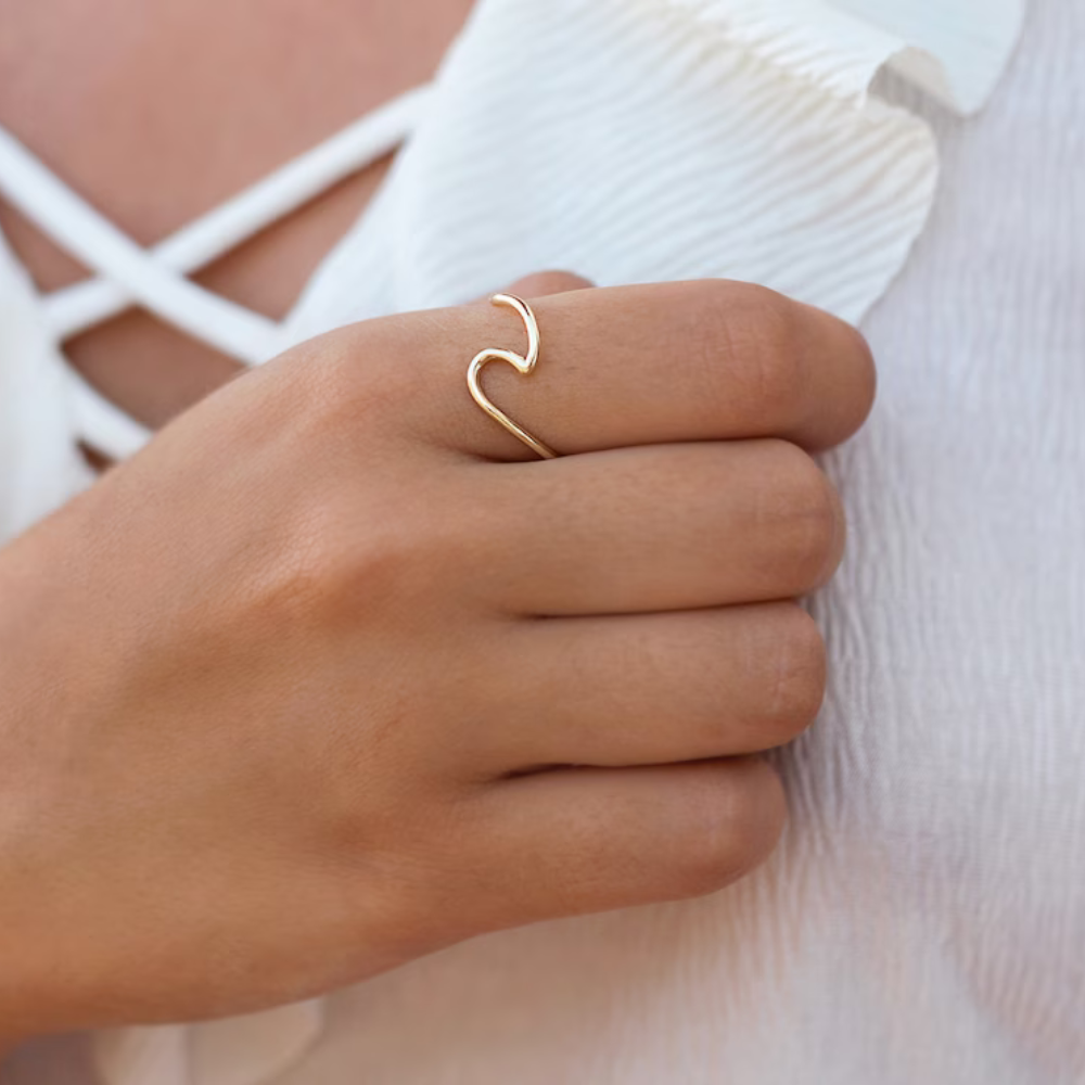 Wave-shaped ring