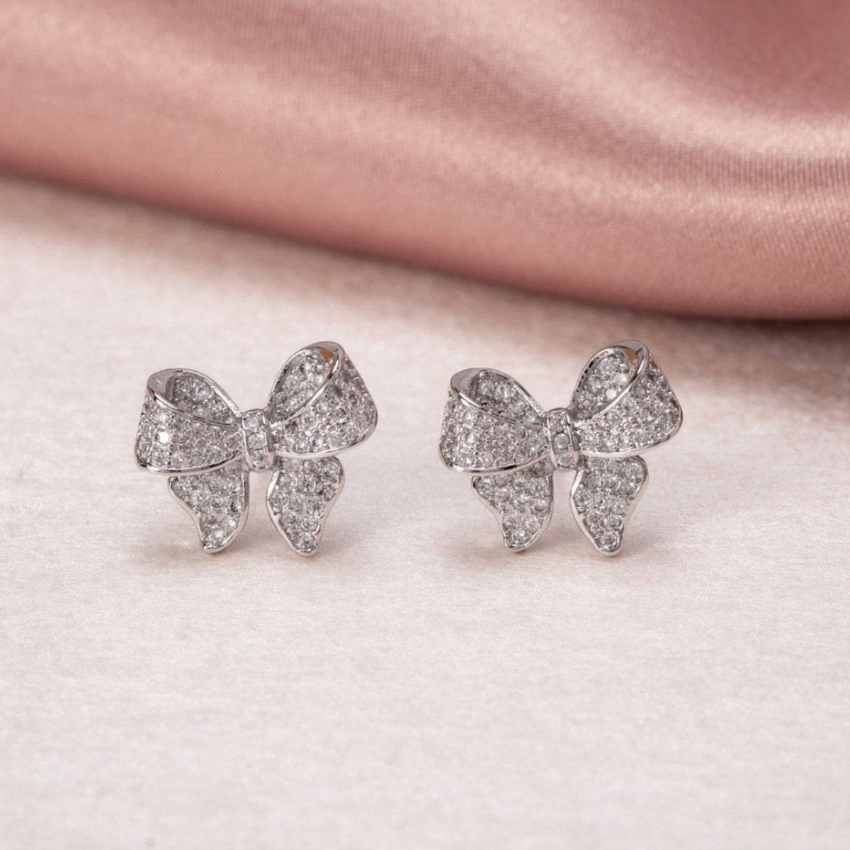 Minerva – Bow earrings