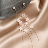 Yuri – Jasmine thread earrings