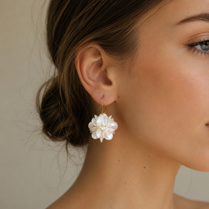 Florina – White flower earrings