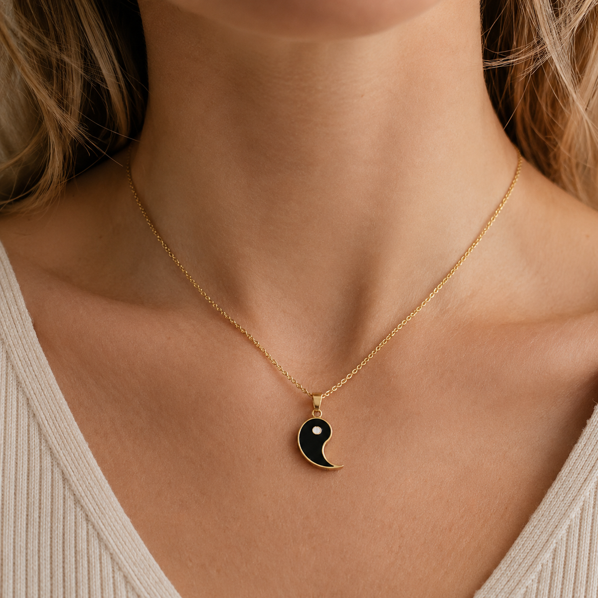 Tao – Split yin-yang necklace