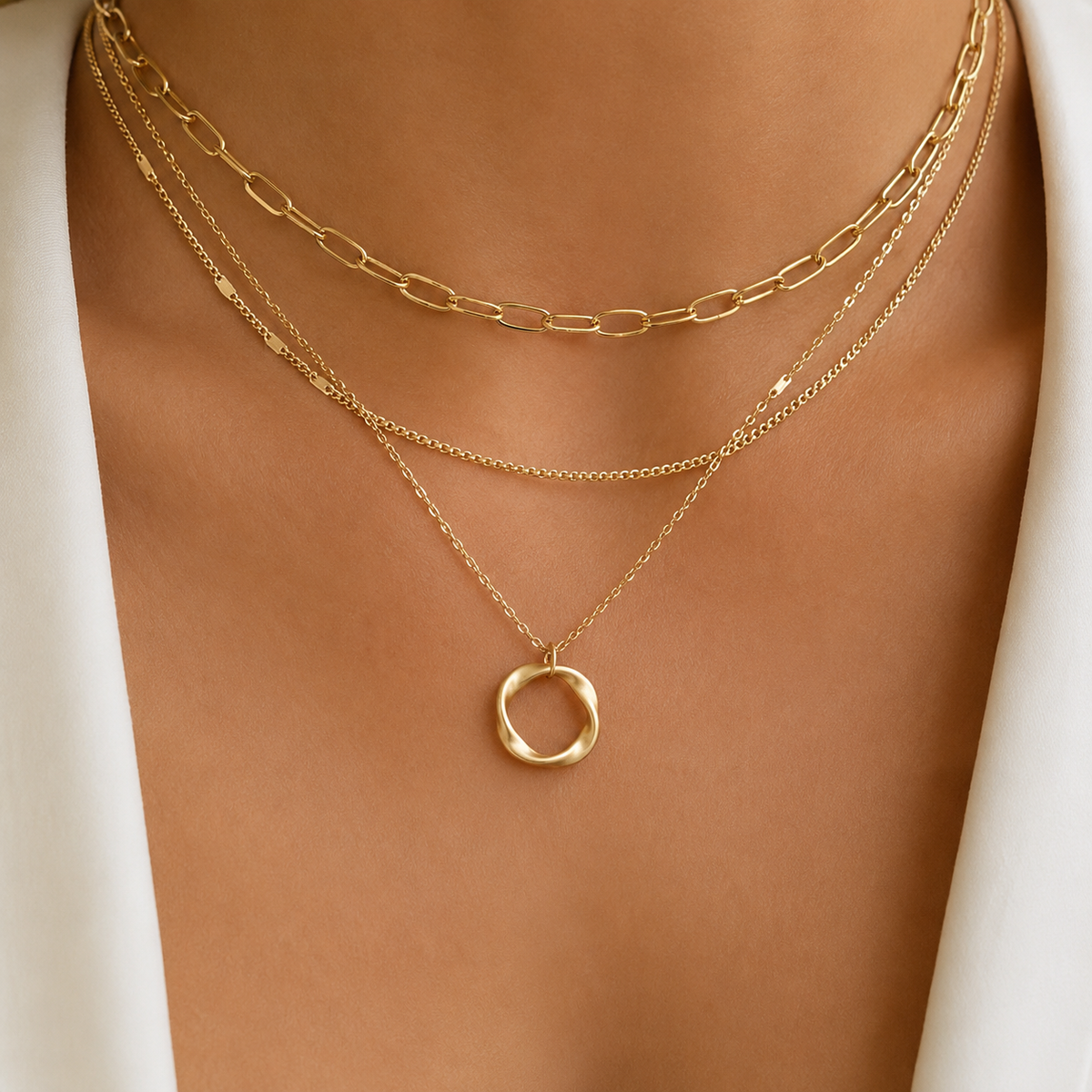 Michelle – Layered chain necklace with pendant