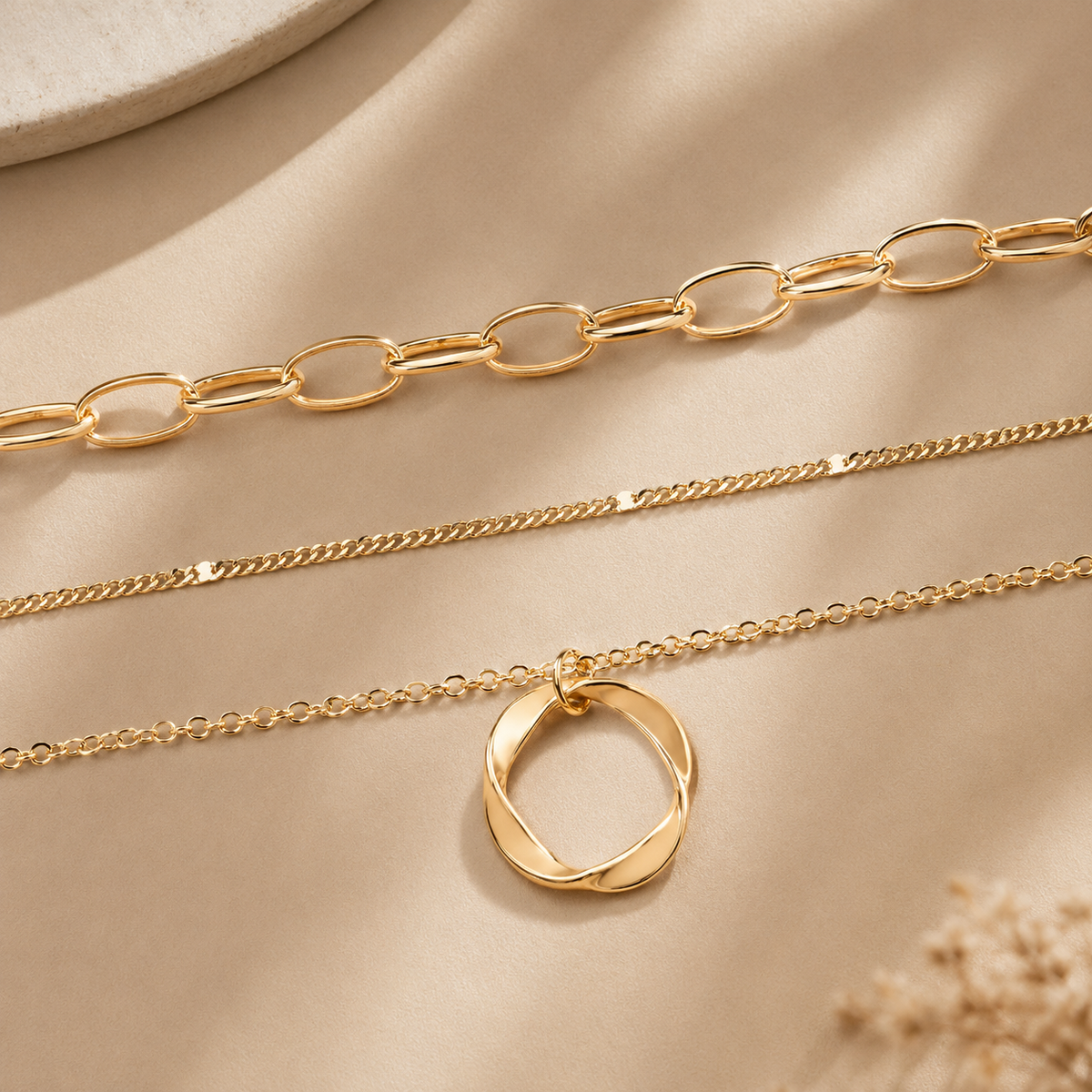 Michelle – Layered chain necklace with pendant