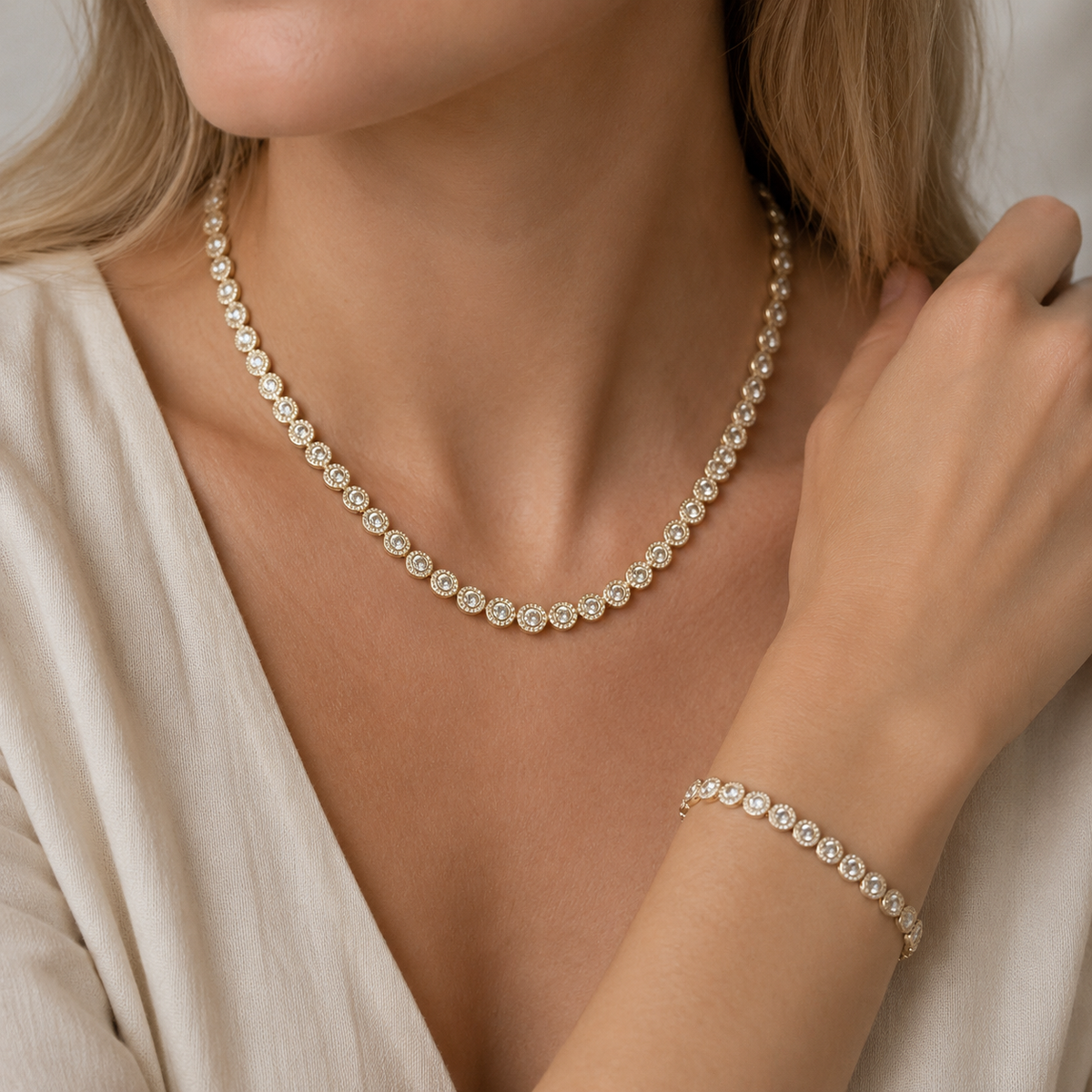 Victoria – Necklace and bracelet with round charm