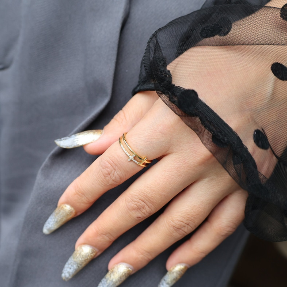 Double bar crossed ring