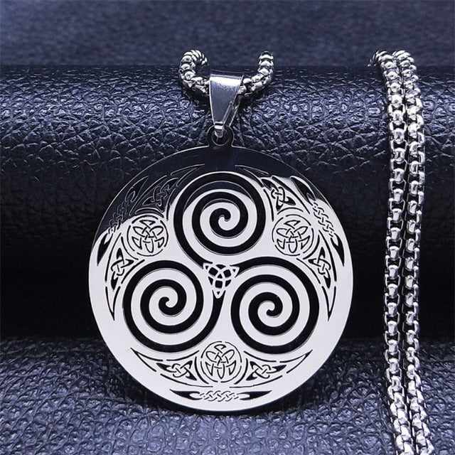 Eryndor – Triskel pendant necklace