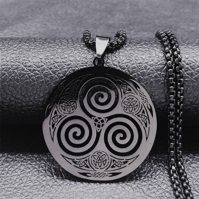 Eryndor – Triskel pendant necklace