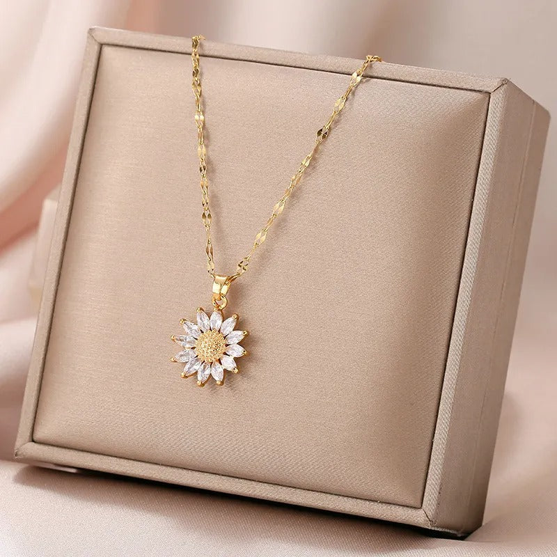 Jennie – Sunflower pendant necklace