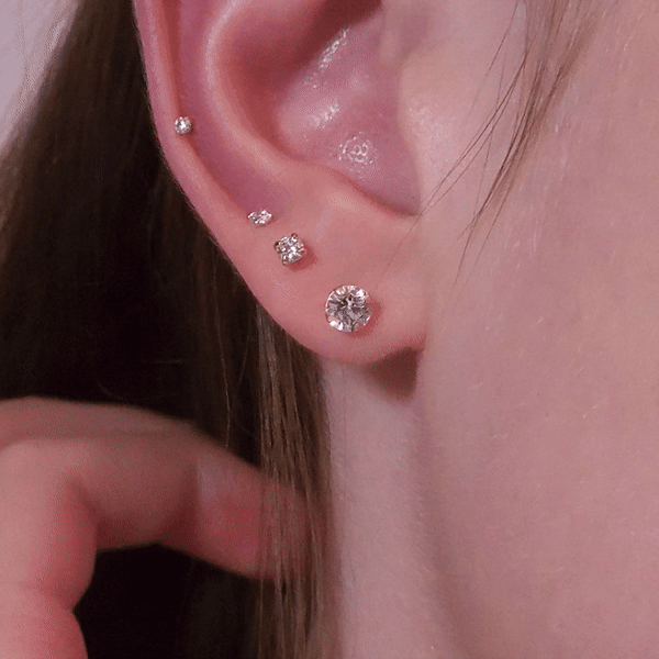Sloane – Mini stud earrings, 2 mm