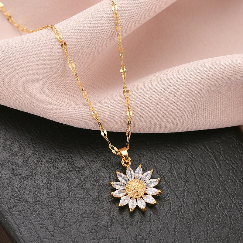 Jennie – Sunflower pendant necklace