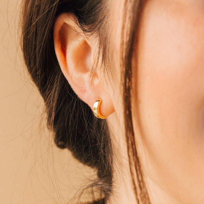 Classic small huggie hoops