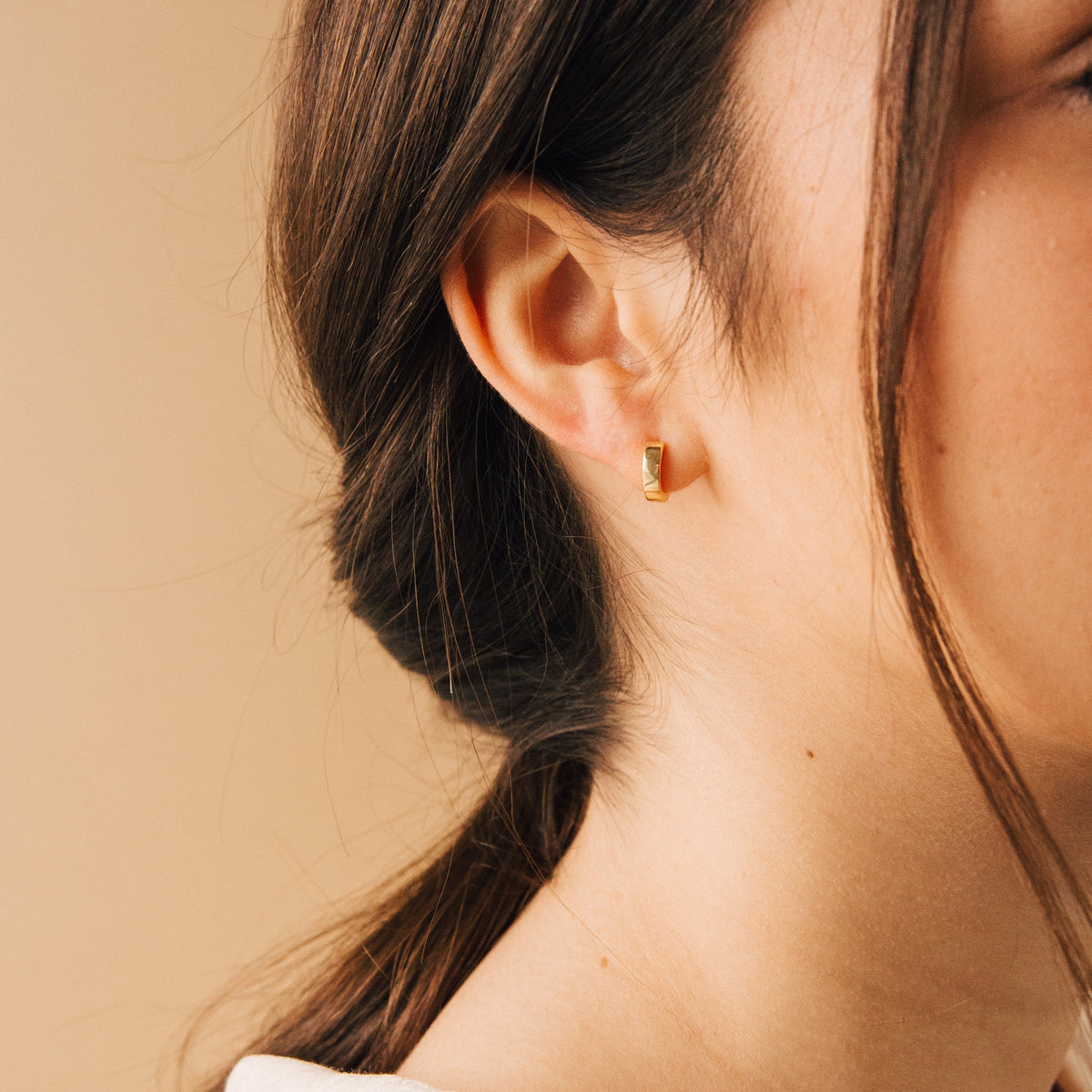 Classic small huggie hoops