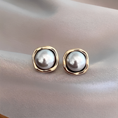 Women's Vintage Earrings Featuring Round Jewelry Elements