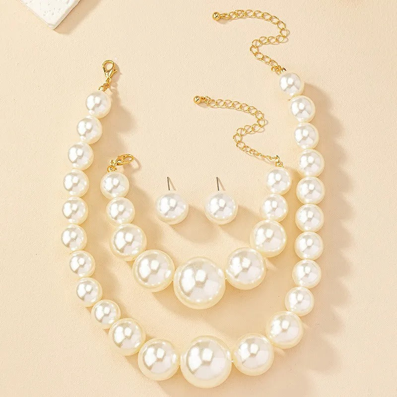 Carla – Earring, bracelet, and necklace set