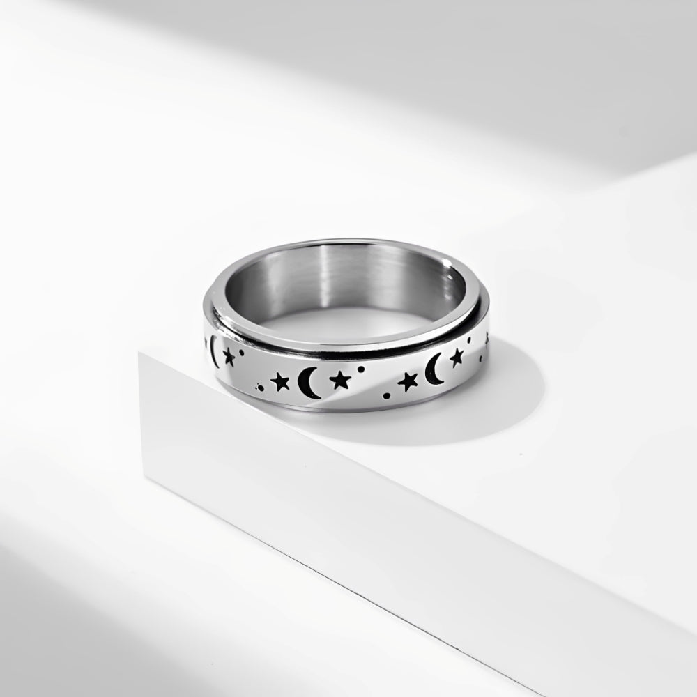 Ladies spinning ring with moon and star and movable design