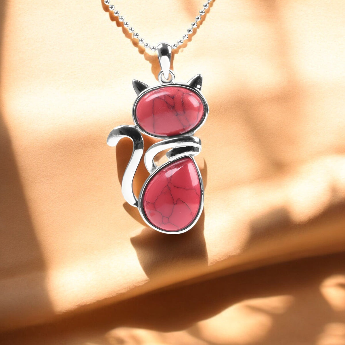 Mila – Cat pendant necklace