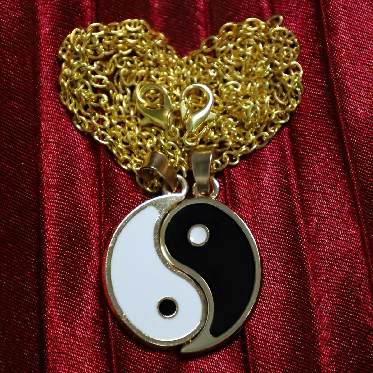 Tao – Split yin-yang necklace
