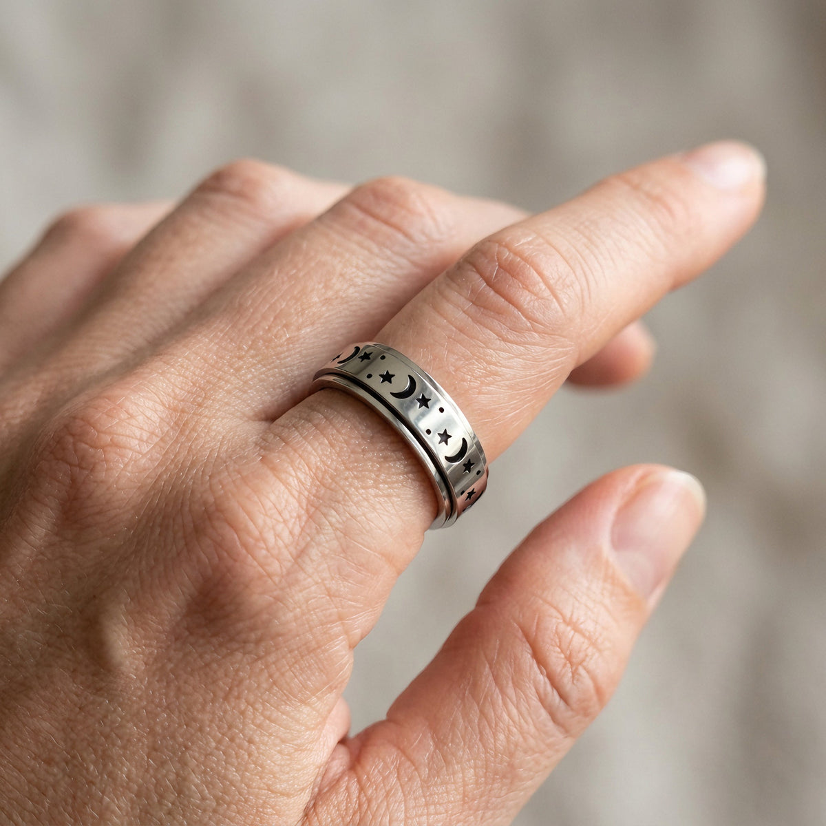 Ladies spinning ring with moon and star and movable design
