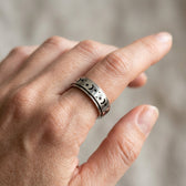 Ladies spinning ring with moon and star and movable design